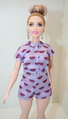 fehérbőrű curvy barbie