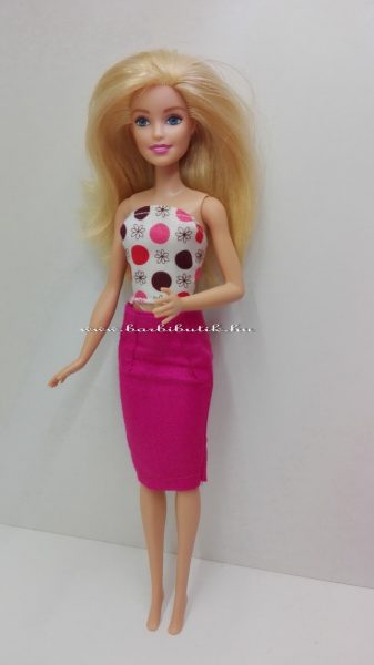 barbie rózsaszín szoknya szines felső